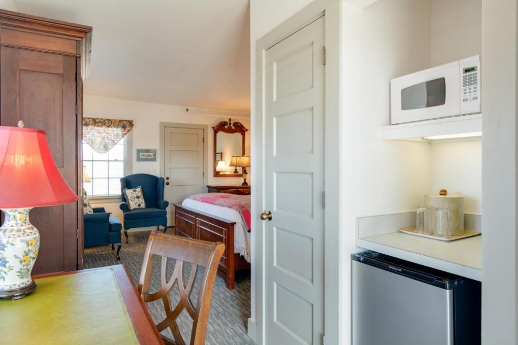 First Colony Hotel