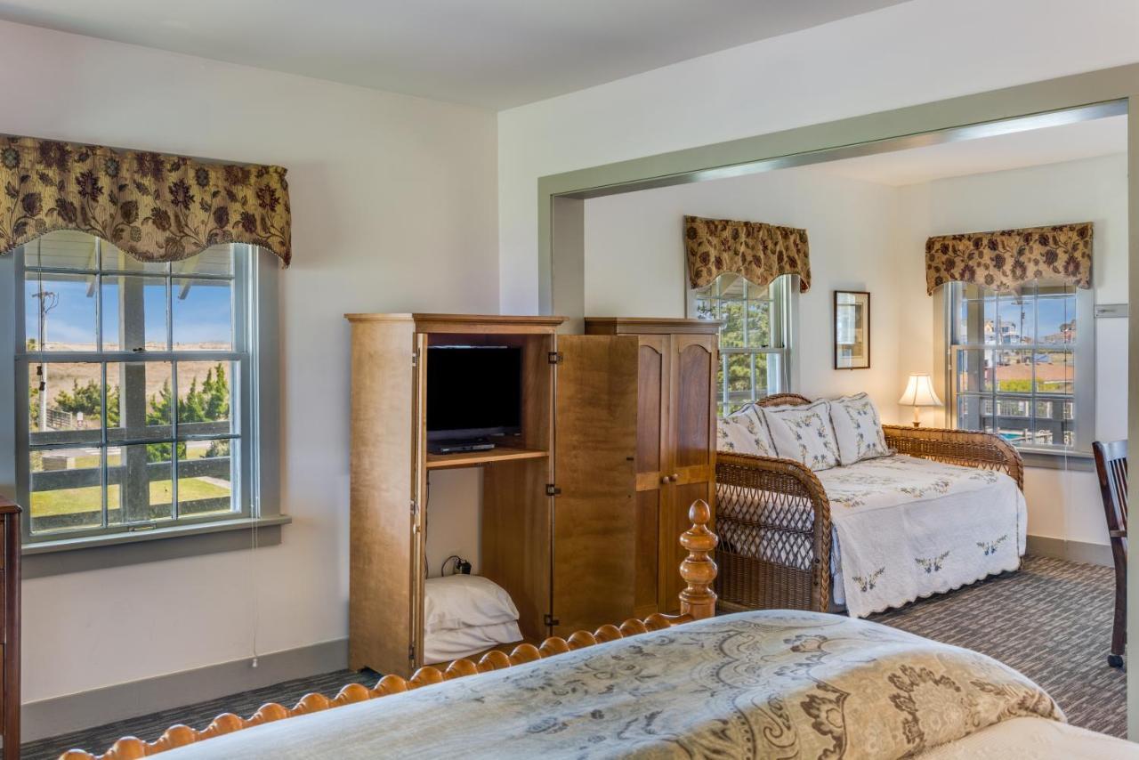First Colony Hotel