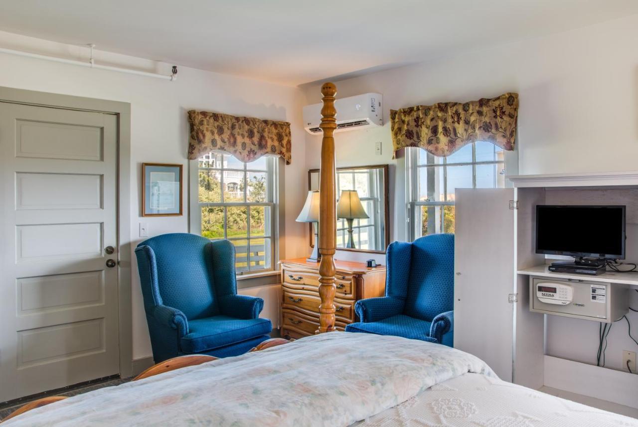 First Colony Hotel