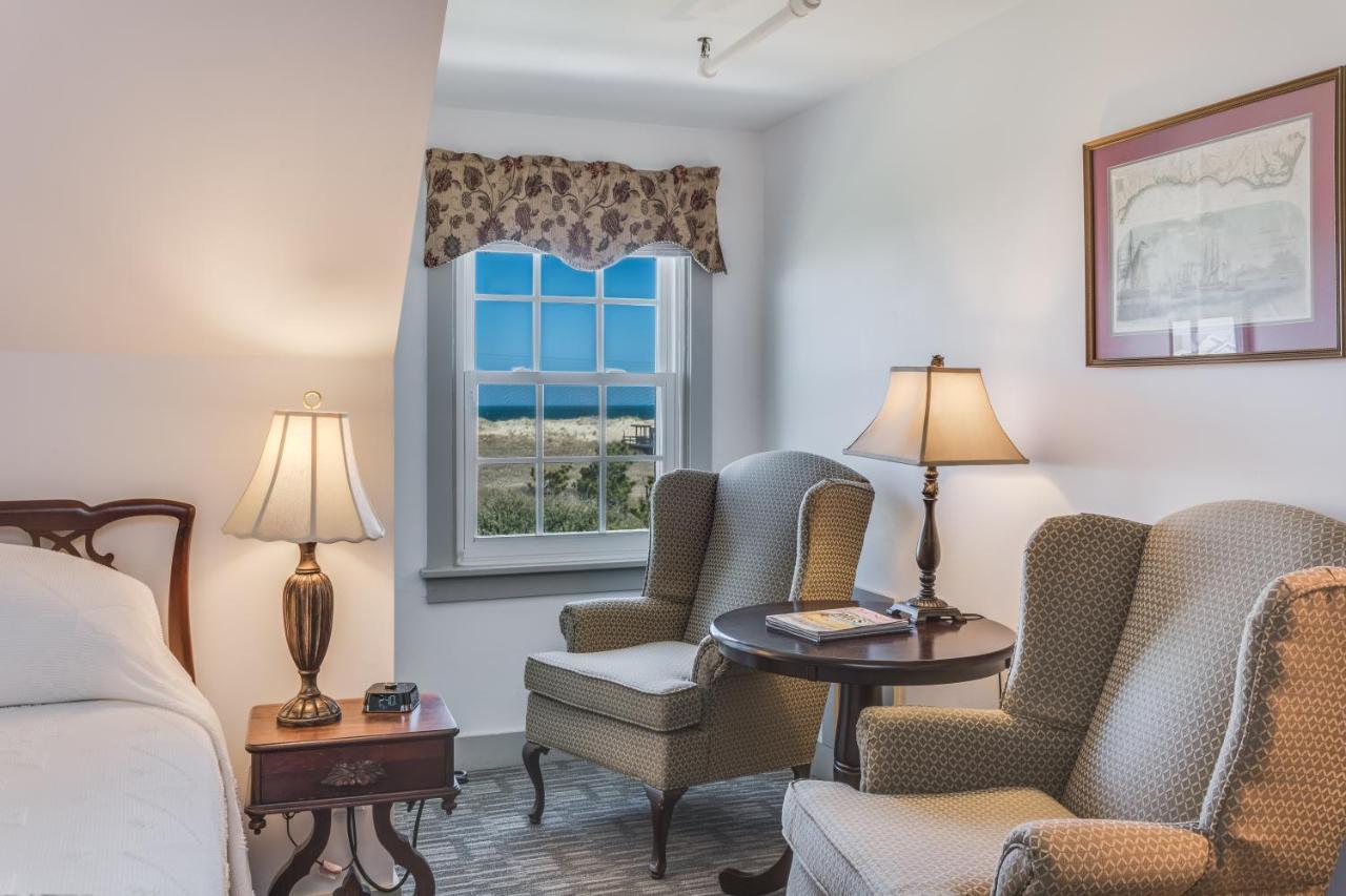 First Colony Hotel