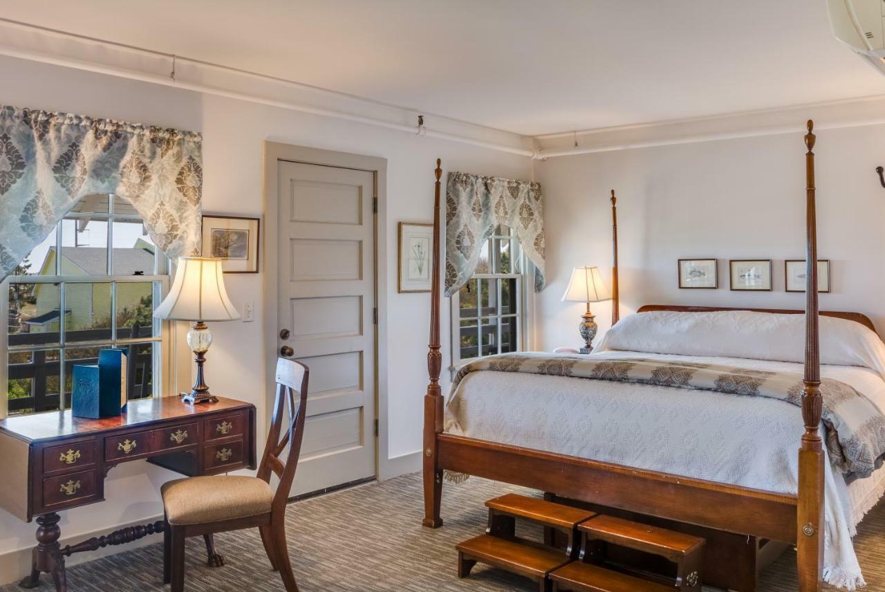 First Colony Hotel